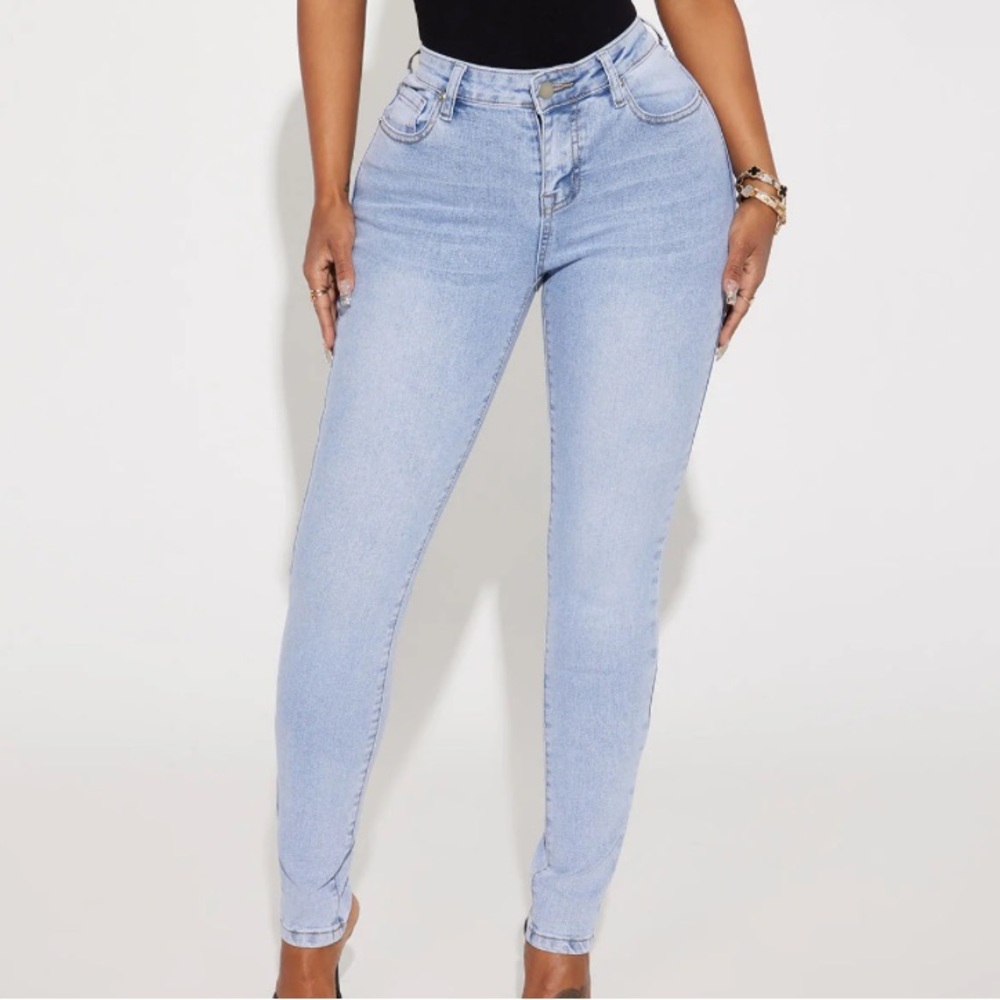 Mid Rise Light Wash Skinny Jeans, Size: 1